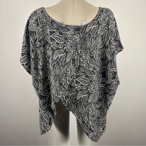 ❤️ Torrid floral flowy Top 2X - Picture 2 of 9